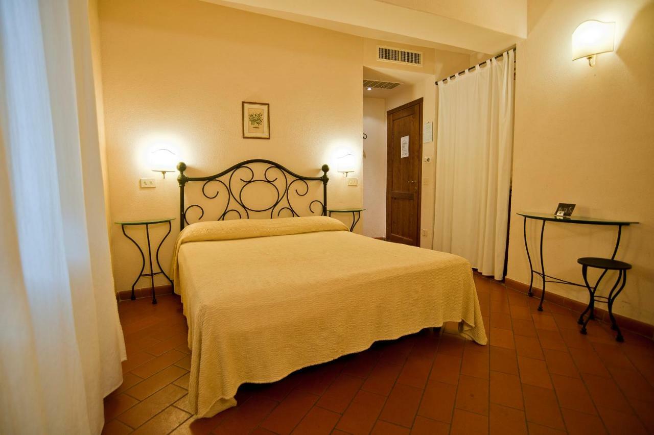 Hotel Scilla Sovana Bagian luar foto